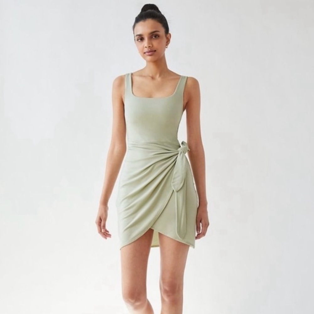 Wilfred Saturn Wrap Dress Women XS Green Midi Soft Stretch Trendy Modern Basics